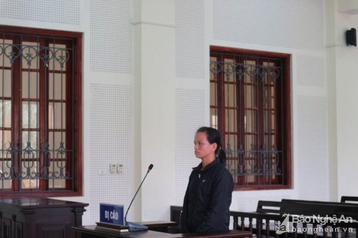 Bị cáo Lương Thị Thúy hầu tòa. Ảnh: Trần Vũ