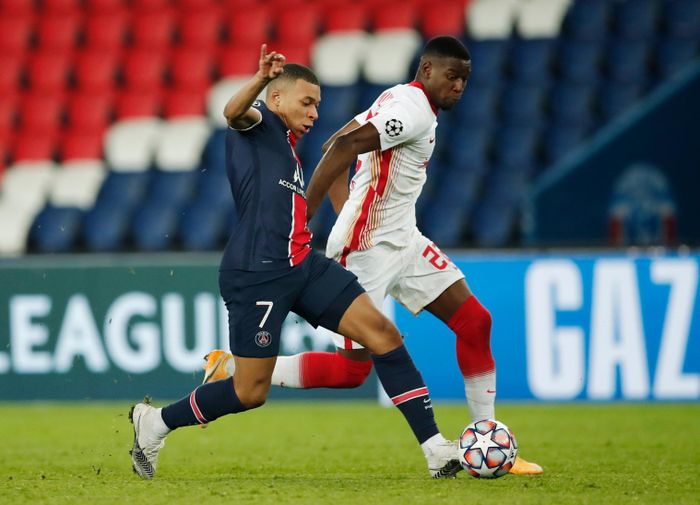  Trong khi đó, trên hàng công PSG, Kylian Mbappe thi đấu thất vọng khi không có cú sút nào trúng đích. Tiền đạo người Pháp tịt ngòi tại Champions League từ tháng 12/2019. 