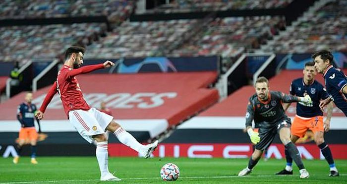 Bruno Fernandes tỏa sáng với cú đúp bàn thắng