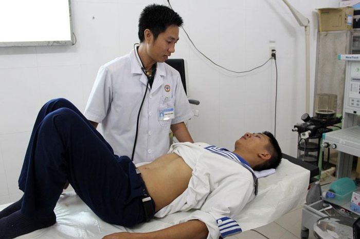 Dù ở ngoài khơi xa, nhưng quân dân trên Quần đảo Trường Sa luôn được chăm sóc sức khỏe chu đáo và tận tình