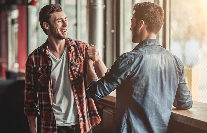  Nhiều người kỳ thị sự thân thiết quá mức giữa những người cùng giới. 