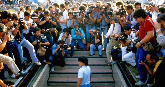 Khoảnh khắc Maradona ra mắt CĐV Napoli