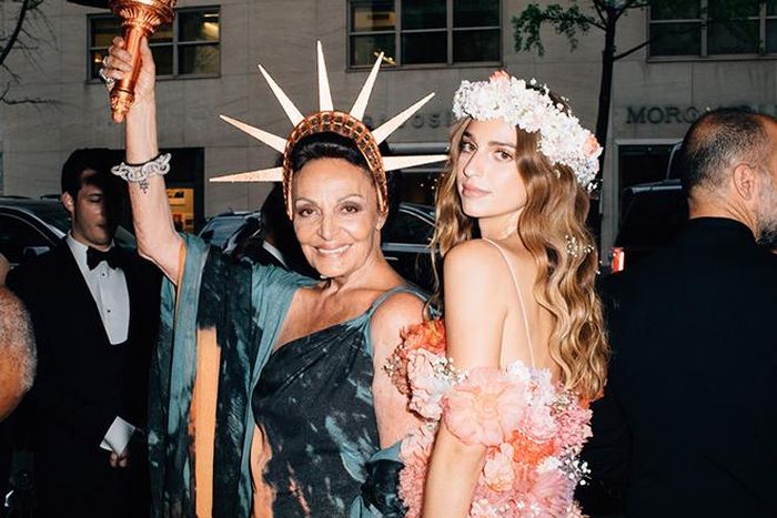 Talita Von Furstenberg và bà nội Diane cùng dự sự kiện MET Gala 2017