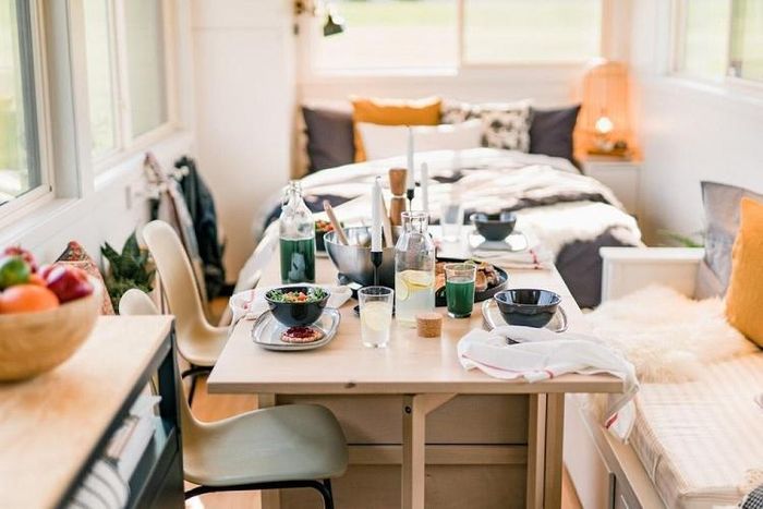 Xây dựng dựa trên mẫu nhà tí hon Vista Boho XL của Escape có giá khởi điểm 47.550 USD, Ikea Tiny Home là một căn nhà di động một tầng dành cho 2 người. Nó có một nhà bếp đầy đủ trang bị, một phòng ăn/phòng làm việc/phòng sinh hoạt nhỏ gọn, một phòng ngủ không gian mở và một phòng tắm tí xíu, tất cả chỉ gói gọn trong không gian sống 17 mét vuông.