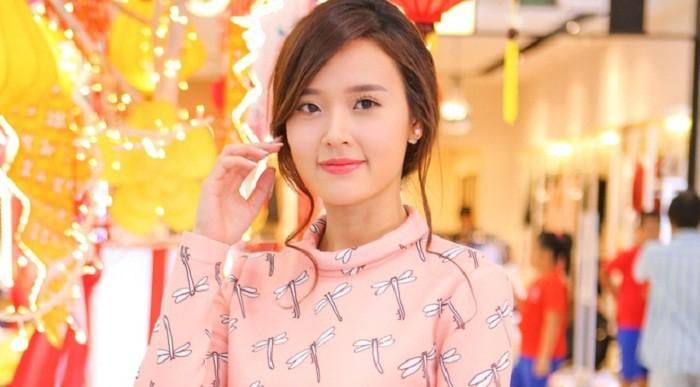Dạo gần đây Midu thường xuyên chọn diện những mẫu trang phục gợi cảm khiến dân tình “đứng ngồi không yên”.