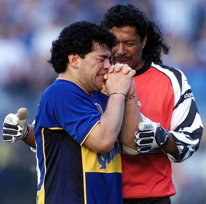 Thủ môn Rene Higuita chia sẻ giây phút xúc động cùng Maradona.