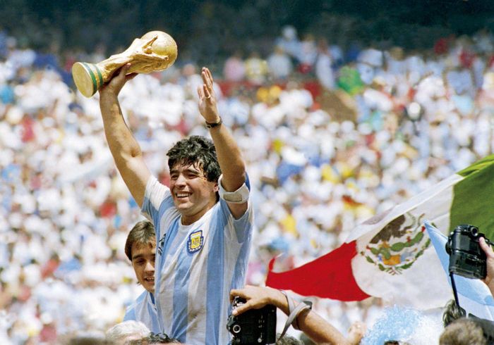 Diego Maradona cùng Argentina vô địch World Cup năm 1986