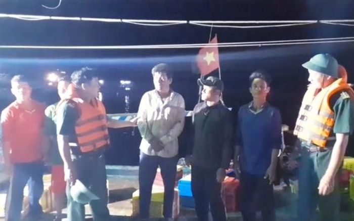 6 thành viên được lực lượng Biên phòng cứu kịp thời.