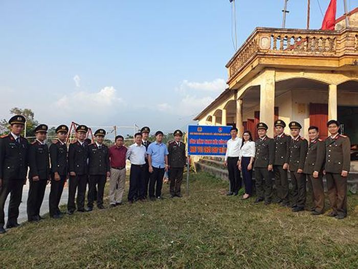 Đoàn thanh niên Cụm thi đua số 4 tặng khu vui chơi ngoài trời cho các em thiếu nhi thôn Yên Phú 