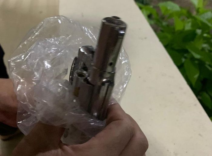 Khẩu súng đối tượng đặt mua trên mạng rồi mang đi cướp ngân hàng.