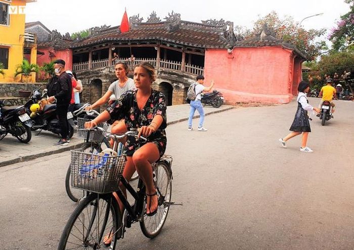 Du lịch chịu thiệt hại nặng nề do dịch COVID-19.