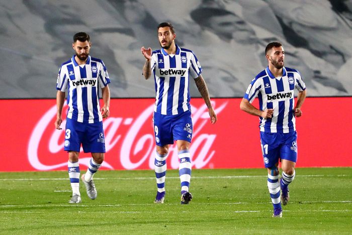 Real nhận bàn thua ở ngay phút thứ 5, khi VAR phát hiện Nacho để bóng chạm tay trong vùng cấm. Lucas Perez (số 9) tận dụng cơ hội để đánh bại Thibaut Courtois. Trong 3 trận gần nhất, Real thủng lưới đến 5 lần từ những quả phạt đền.
