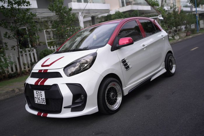  Anh Đặng Quốc Cơ, chủ sở hữu chiếc Kia Morning MT 2019 độ, cho biết tổng chi phí của gói nâng cấp này vào khoảng 55 triệu đồng. 