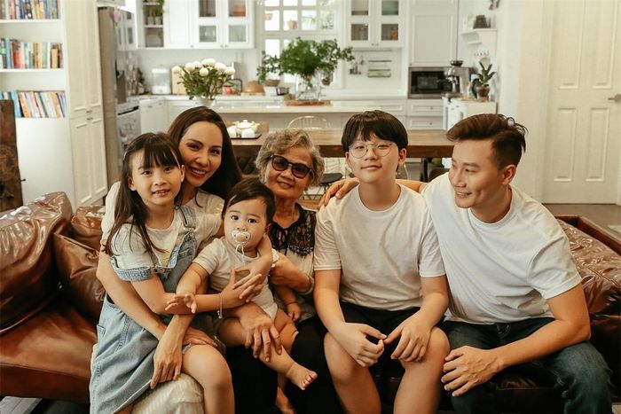I love you family có nội dung về tình cảm gia đình nên Hoàng Bách mời tất cả thành viên cùng góp mặt trong sản phẩm như một kỷ niệm đẹp, đáng nhớ.