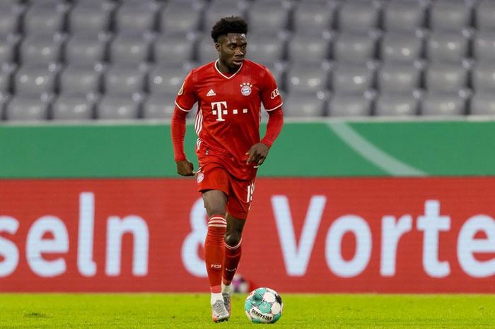Hậu vệ trái: Alphonso Davies (Bayern Munich, 20 tuổi, định giá chuyển nhượng: 80 triệu euro).