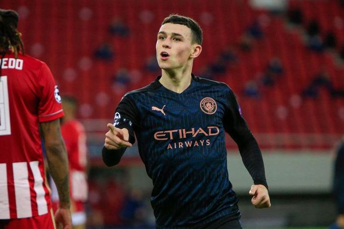 Tiền vệ: Phil Foden (Man City, 20 tuổi, định giá chuyển nhượng: 60 triệu euro).