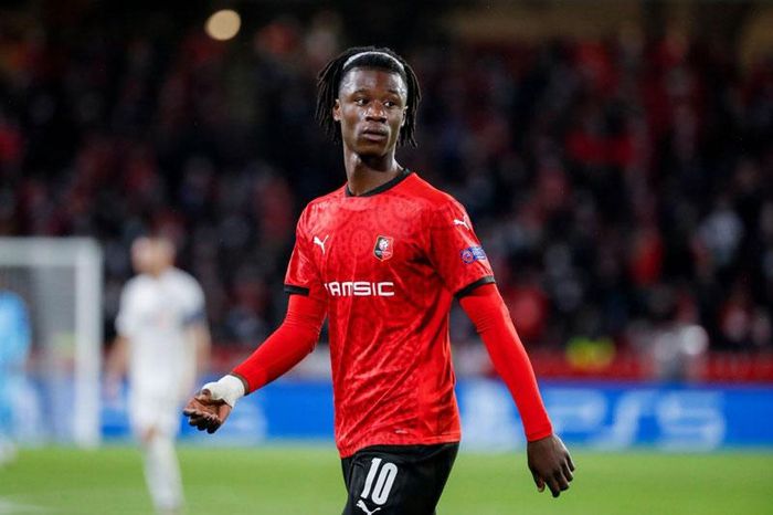 Tiền vệ: Eduardo Camavinga (Rennes, 18 tuổi, định giá chuyển nhượng: 50 triệu euro).