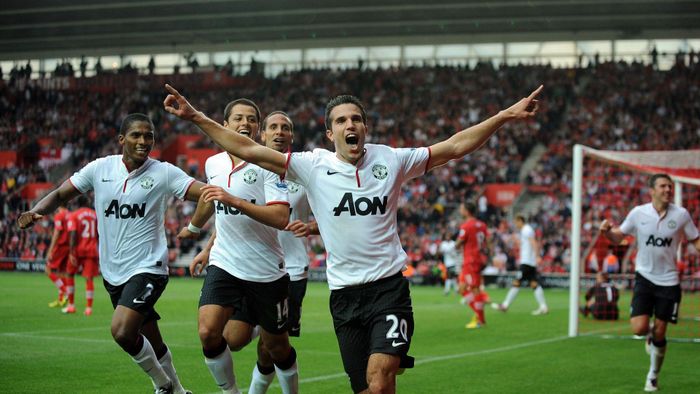 Man Utd tiếp tục duy trì truyền thống thắng Southampton với tỷ số 3-2. Năm 2012, Robin van Persie lập cú hat-trick đầu tiên cho "Quỷ đỏ", qua đó giúp đội chủ sân Old Trafford giành chiến thắng đầy kịch tính ngay tại sân St Mary's. "The Saints" 2 lần vượt lên dẫn trước nhờ các pha ghi bàn của Ricky Lambert và Morgan Schneiderlin. Tuy nhiên, Van Persie đã tỏa sáng với 3 pha lập công ở các phút 23, 87 và 90+2 để giúp đội khách ra về với 3 điểm.