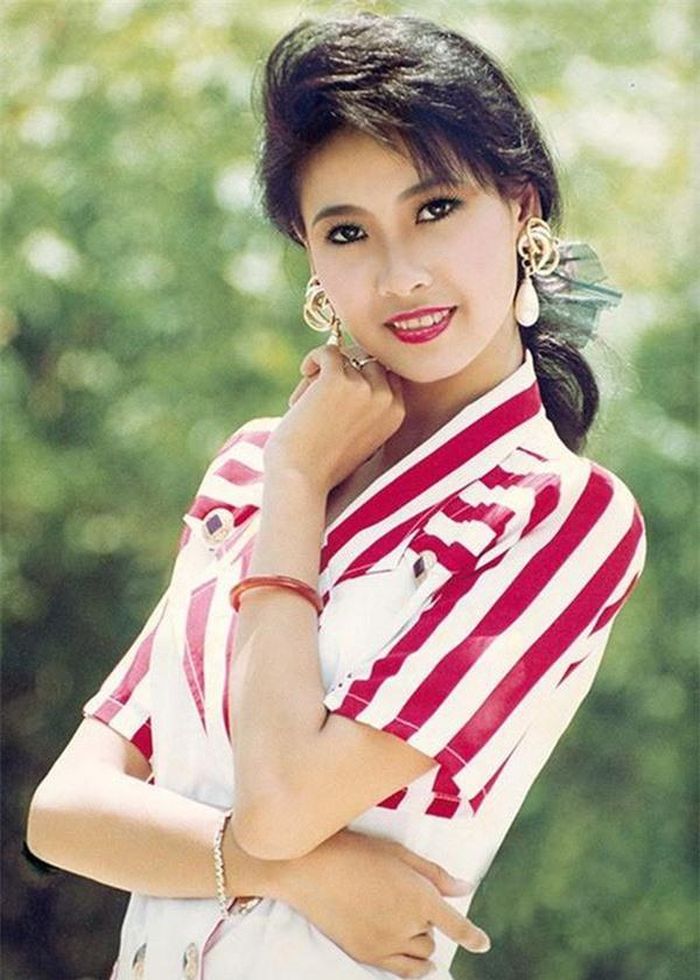 Nhan sắc của cô hoa hậu 16 tuổi năm đó như một nụ hoa đã tỏa sắc rực rỡ. Sau cuộc thi Hoa hậu Toàn quốc, Hà Kiều Anh đại diện Việt Nam lọt vào Top 5 cuộc thi Hoa hậu Sinh viên thế giới năm 1993 và đạt giải Á hậu 1 cuộc thi Hoa hậu Thời trang quốc tế Ai cập 1998. Thành công khi tuổi đời còn trẻ, Hà Kiều Anh cũng trải qua rất nhiều vấp váp.