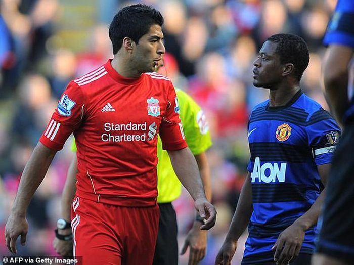 Suarez từng bị phạt cực nặng vì có hành động phân biệt chủng tộc nhắm vào Evra. ẢNH: GETTY
