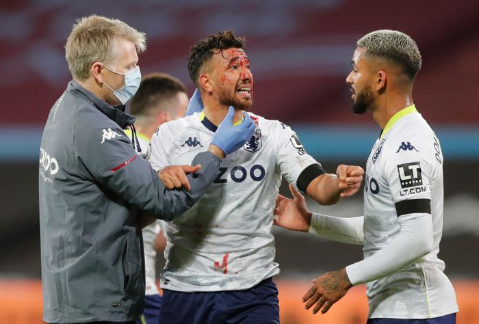 Aston Villa cầm bóng có lúc lên đến 80%, nhưng gặp nhiều khó khăn trước hàng thủ số đông của chủ nhà. Sau khi bỏ lỡ cơ hội ngon ăn ở phút 63, Trezeguet kiếm cho đội khách quả phạt đền ở phút 72, từ nỗ lực đột phá vào vùng cấm.
