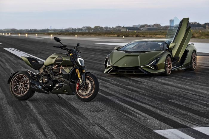  Ducati Diavel 1260 Lamborghini sẽ có mặt trên thị trường vào tháng 12, xe được sản xuất giới hạn chỉ 630 chiếc trên toàn thế giới. 