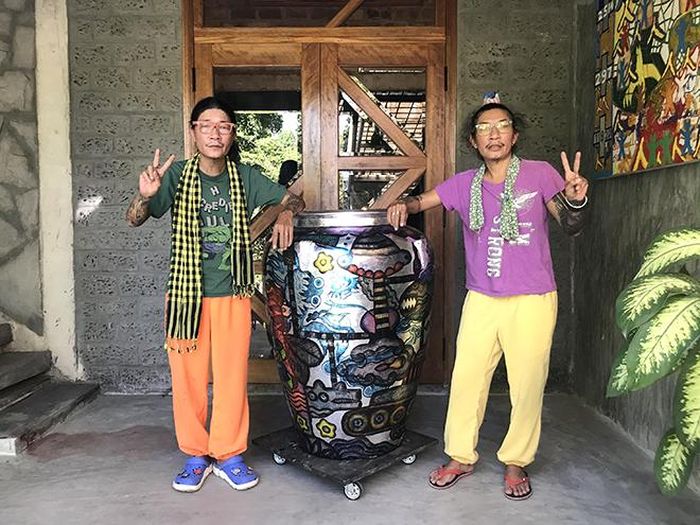 Cặp song sinh Lê Ngọc Thanh (trái) và Lê Đức Hải. Ảnh: NVCC