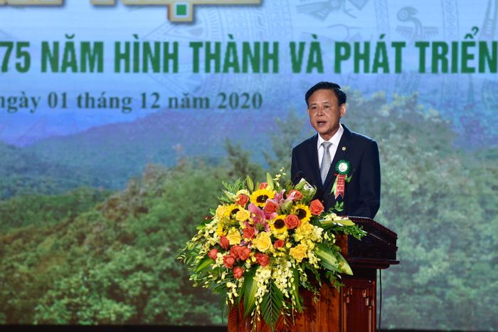  Thứ trưởng Thường trực Bộ Nông nghiệp và Phát triển Nông thôn Hà Công Tuấn đọc Thư chúc mừng của đồng chí Tổng Bí thư, Chủ tịch nước Nguyễn Phú Trọng. Ảnh VGP/Nhật Bắc 
