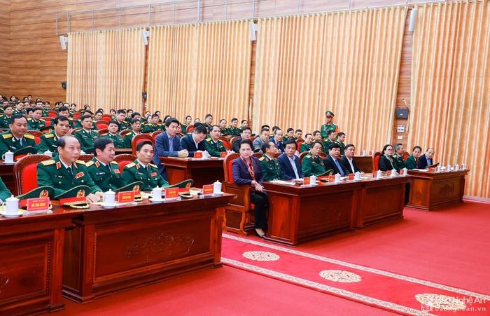 Chủ tịch Quốc hội Nguyễn Thị Kim Ngân cùng đoàn công tác đến thăm, làm việc với Bộ Tư lệnh Quân khu 4.Ảnh: Thành Duy