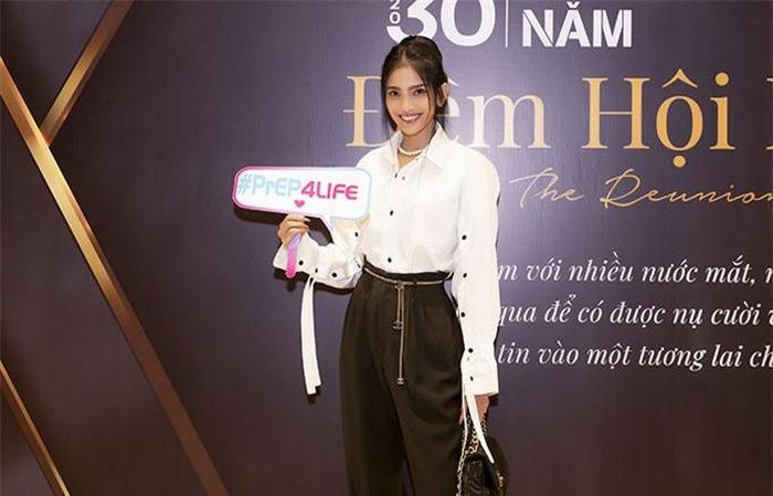 Trước đó Trương Thị May mới lên Đắk Nông diễn show thời trang thuộc khuôn khổ Lễ hội văn hóa thổ cẩm Việt Nam 2020. Liên tục di chuyển giữa các tỉnh nhưng cô luôn tươi tắn, rạng ngời khi xuất hiện trước công chúng.