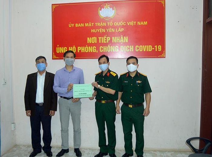 Ban CHQS huyện ủng hộ phòng, chống dịch COVID – 19