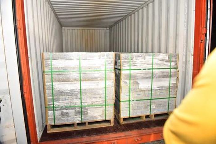 Lô đá hoa cương chứa 40kg ma túy đá đã được khử trùng tại cảng Cát Lái