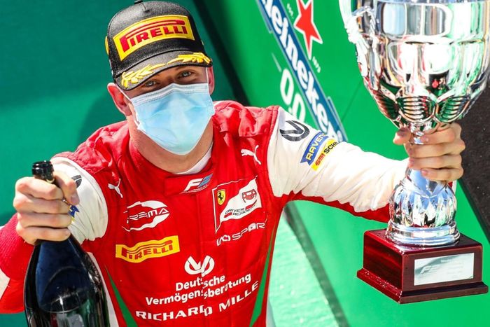 Mick ký hợp đồng với đội đua Haas. Ảnh: F1.