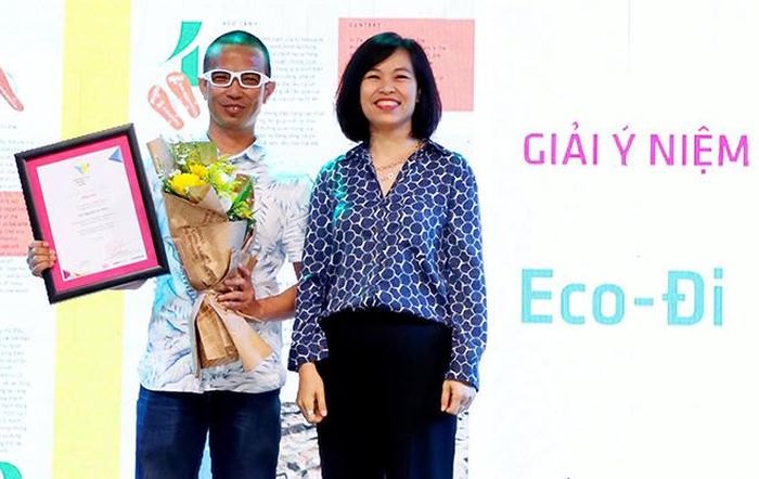 Ưu Đàm nhận Giải đặc biệt về ý niệm thiết kế. Ảnh: ASHUI