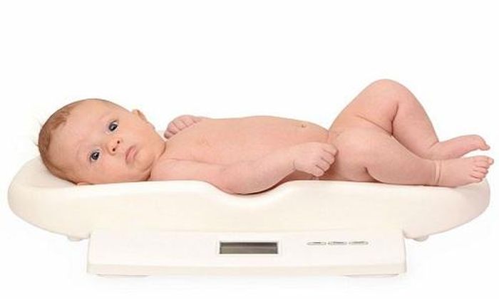 Trẻ thiếu vi chất thường dễ nhận biết qua thói quen ăn uống sinh hoạt hàng ngày. Tuy nhiên, để biết chính xác trẻ đang thiếu chất gì và cần bổ sung chất gì thì bạn nên đưa trẻ đến khám tại cơ sở y tế uy tín.