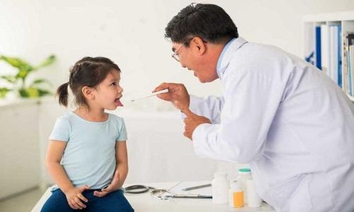 Để phát hiện thiếu vi chất ở trẻ, nên đưa trẻ đến cơ sở y tế có chuyên khoa để tìm ra nguyên nhân gốc rễ của bệnh.