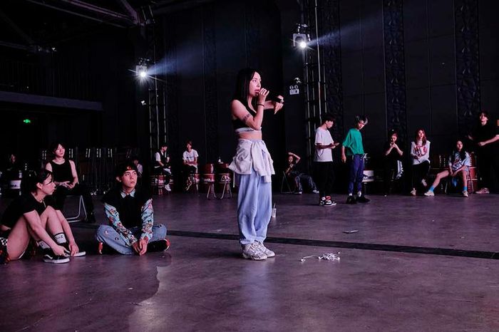 Jiang Yu cảm thấy bản thân thật thảm hại vì chưa có cơ hội tỏa sáng ở tuổi 24.