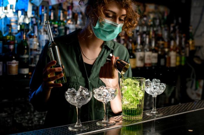  Đặc biệt với những người làm trong quán bar, hộp đêm, tỷ lệ bị quấy rối sẽ cao hơn. Ảnh: NY Post. 
