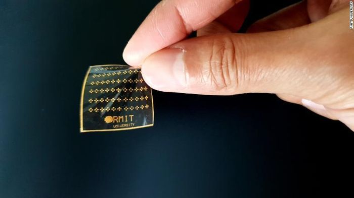 Da nhân tạo cũng có thể co giãn. Ảnh: Đại học RMIT
