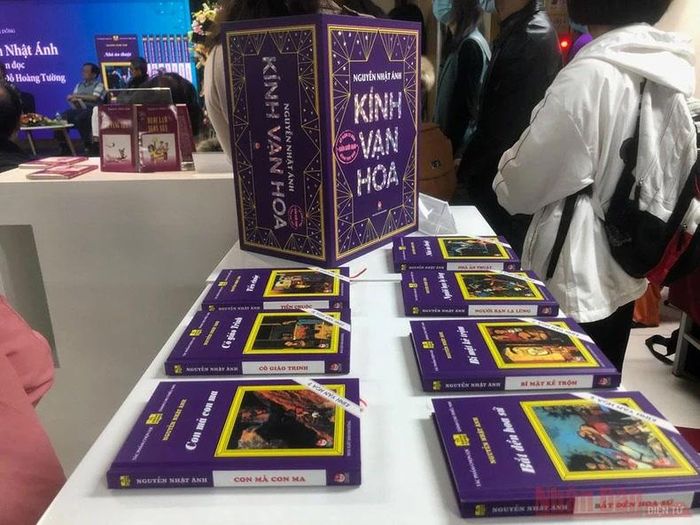  Ấn bản đặc biệt của "Kính vạn hoa" năm 2020.