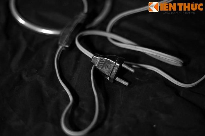Ngoài ra quạt còn có một tên khác là quạt 35. Số 35 này không liên quan gì đến “con dê” mà bắt nguồn từ giá bán 35 đồng của quạt con cóc ở các cửa hàng mậu dịch thập niên 1980. Con số 35 cũng nói lên giá trị của chiếc quạt, khi lương sinh viên mới ra trường thời đó chỉ là 60 đồng.