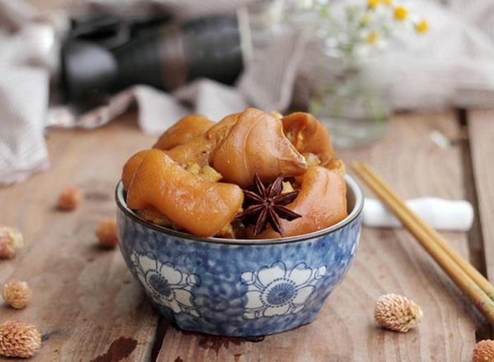 Chân giò hầm ngũ vị món ngon cho ngày cuối tuần (Ảnh minh họa)