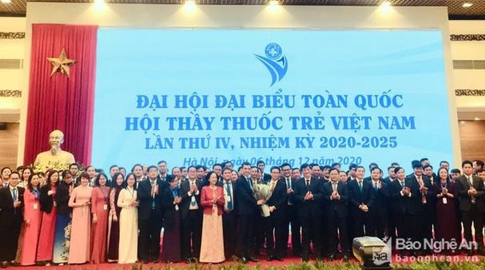 Ra mắt Ban Chấp hành Trung ương Hội Thầy thuốc trẻ Việt Nam lần thứ IV, nhiệm kỳ 2020 - 2025. Ảnh: Thái Minh Sỹ