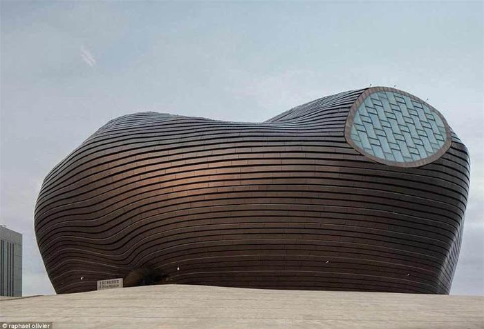  Bảo tàng Ordos là một công trình kiến trúc nổi bật của thành phố.