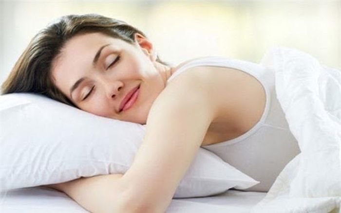 Giấc ngủ ngon sẽ giúp cơ thể nhanh chóng phục hồi (Ảnh minh họa)