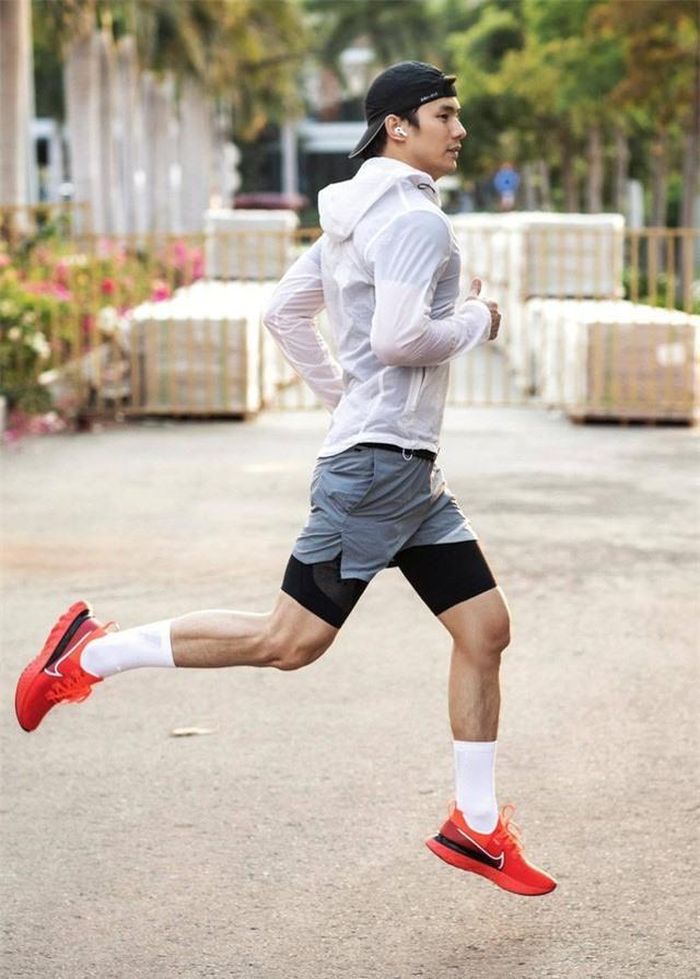 - Ra Hà Nội hơn một năm đóng ''Tình yêu và tham vọng'' rồi sau đó tiếp tục đóng một dự án điện ảnh, bạn từng chia sẻ có những lúc rất stress, vậy giờ Nhan Phúc Vinh đã cân bằng lại và có thời gian cho bản thân chưa?