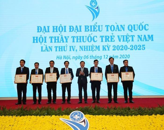 Các tập thể, cá nhân được nhận Bằng khen của BCH Trung ương Đoàn TNCS Hồ Chí Minh.