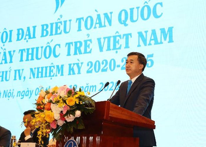 GS.TS Trần Văn Thuấn - Thứ trưởng Bộ Y tế, Chủ tịch Hội Thầy thuốc trẻ Việt Nam lần thứ III phát biểu.
