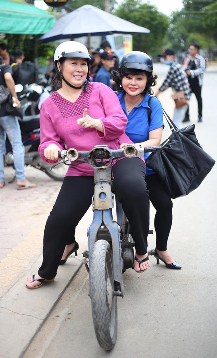 NSND Hồng Vân và nghệ sĩ Lê Giang trong phần 2 “Đại kê chạy đi”
