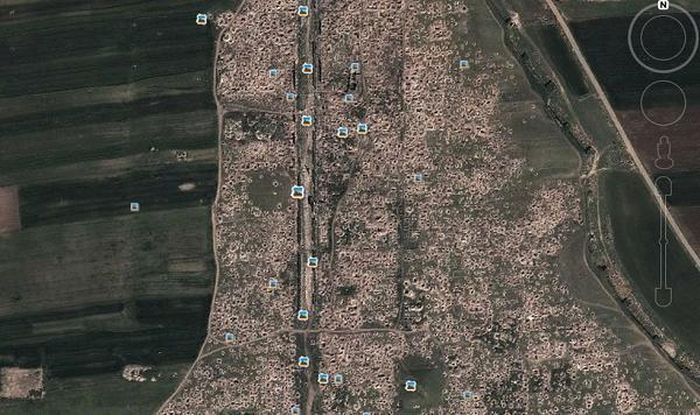 Cuộc nội chiến tại Syria gây tổn thất nhân mạng to lớn và cả những khu vực khảo cổ. Các vệ tinh đã ghi lại hình ảnh những vùng đất bị tàn phá hoang tàn như khung cảnh trên mặt trăng.